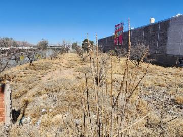 TERRENO EN VENTA EN AVENIDA FUENTES MARES