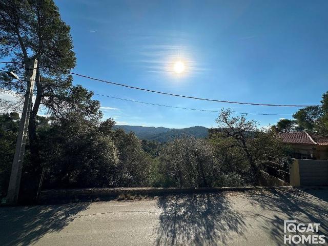 Terreno en venta en avenida Verge de Montserrat, Molins de Rei, de 558 m² por 180.000