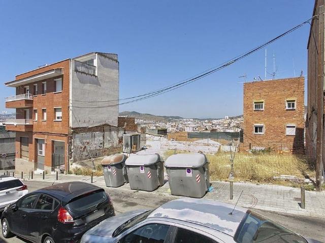 Terreno en venta en Badalona, de 975 m² por 520.000