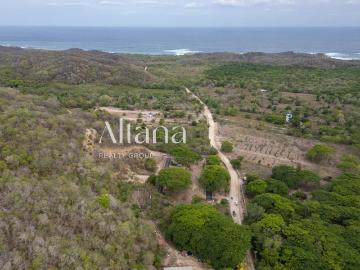 Terreno en venta en Bah?as de Huatulco, camino a San Agust?n