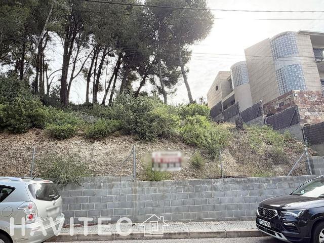 Terreno en venta en calle Alfonso García Robles, Rubí, de 607 m² por 79.000