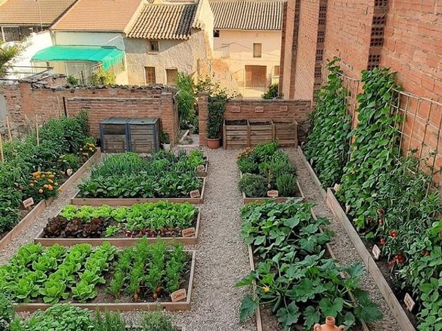 Terreno en venta en calle Anselm Clavé, Miralcamp, de 215 m² por 45.000