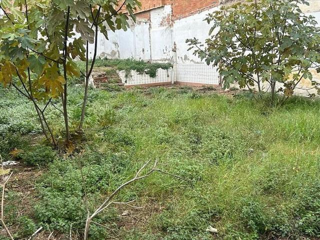 Terreno en venta en calle De Marià Benlliure, Badalona, de 249 m² por 229.000