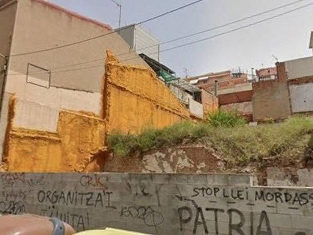 Terreno en venta en calle De Montserrat, Badalona, de 813 m² por 456.000