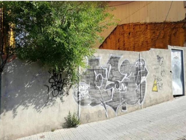Terreno en venta en calle De Morella, Terrassa, de 328 m² por 131.200