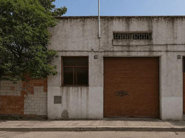 Terreno en venta en calle De Caresmar, Sabadell, de 191 m² por 545.000