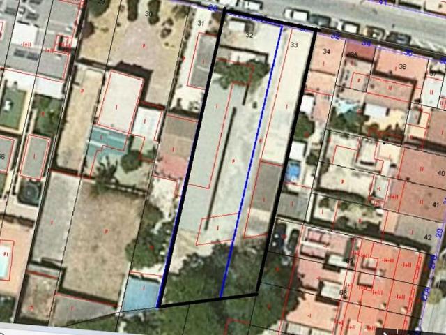 Terreno en venta en calle De Cristòfol Colom, Santa Coloma de Gramanet, de 667 m² por 610.000