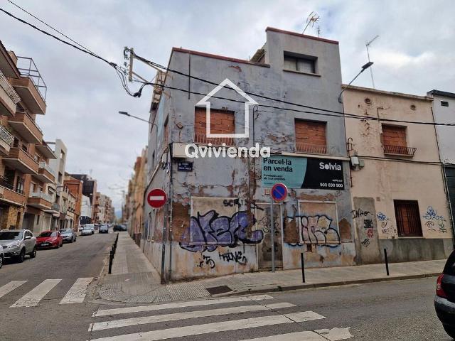 Terreno en venta en calle De Girona, Terrassa, de 1.344 m² por 490.000