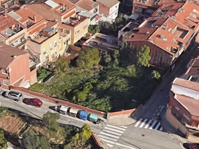 Terreno en venta en calle De Jaén, Rubí, de 1.631 m² por 405.000