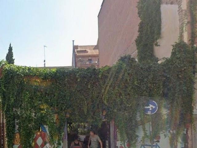 Terreno en venta en calle De Joaquim Valls, Barcelona, de 245 m² por 490.000