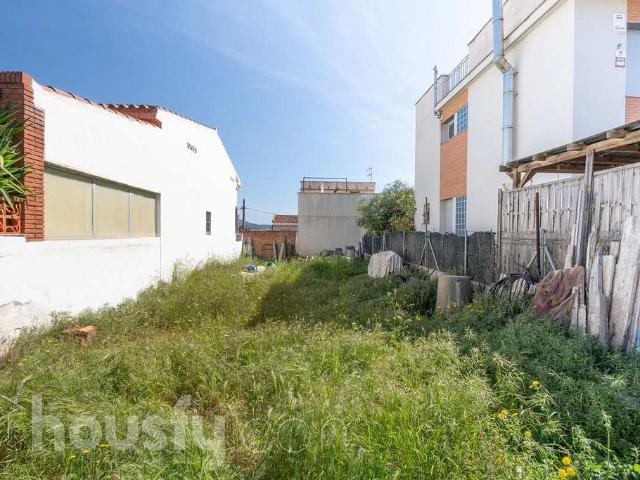 Terreno en venta en calle De John Lennon, Vilanova i La Geltrú, de 126 m² por 75.000