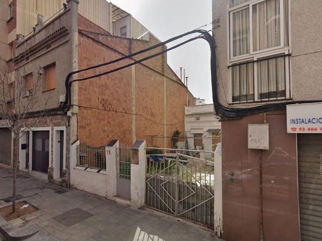 Terreno en venta en calle De la Cultura, Santa Coloma de Gramanet, de 211 m² por 260.000