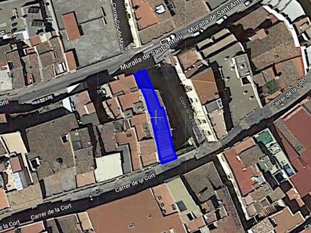 Terreno en venta en calle De la Cort, Valls, de 505 m² por 186.000