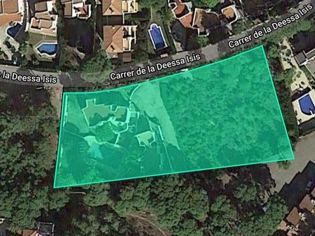 Terreno en venta en calle De la Deessa Isis, Mont Roig del Camp, de 900 m² por 149.000