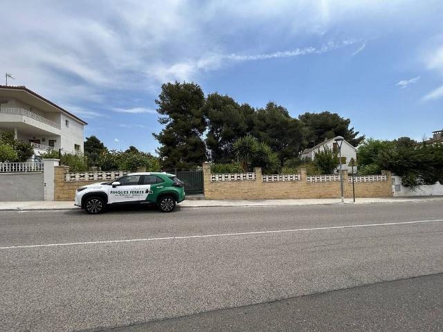 Terreno en venta en calle De la Via Làctia, Cubelles, de 896 m² por 90.000