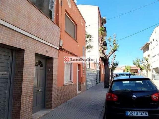 Terreno en venta en calle De L'ametller, Esparreguera, de 242 m² por 118.000