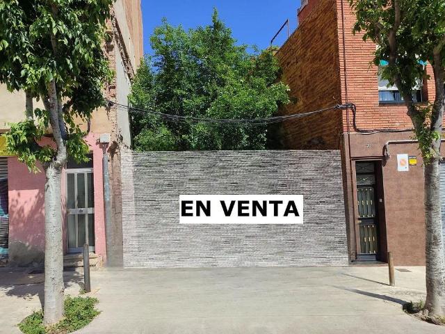Terreno en venta en calle De Quevedo, Badalona, de 85 m² por 185.000