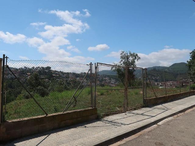 Terreno en venta en calle Del Canigó, Vallirana, de 1.648 m² por 295.000