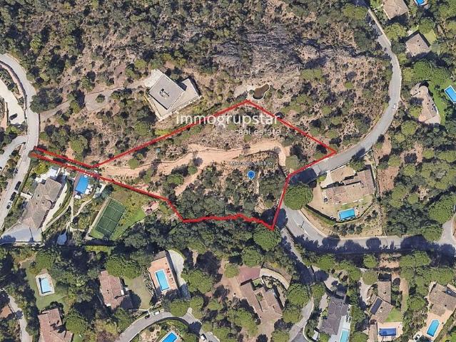Terreno en venta en calle Dels Pirineus, Santa Cristina d´Aro, de 1.600 m² por 500.000