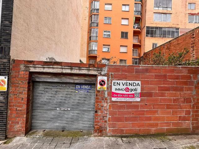 Terreno en venta en calle Eduard Rodeja, Figueres, de 155 m² por 90.000