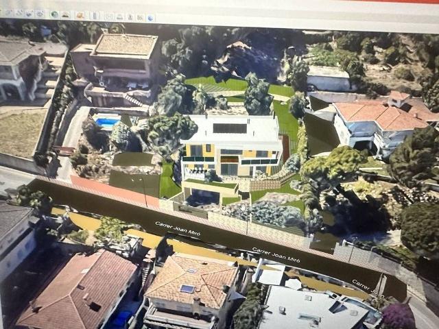 Terreno en venta en calle Joan Miró, Lloret de Mar, de 1.055 m² por 250.000