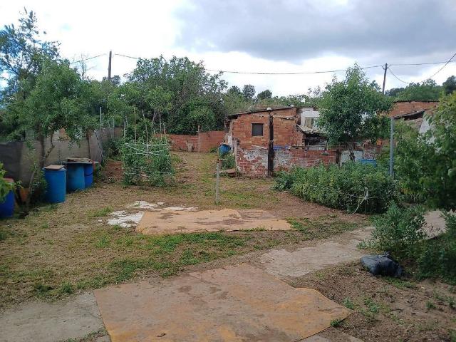 Terreno en venta en calle Luján, Sabadell, de 6.002 m² por 165.000 €