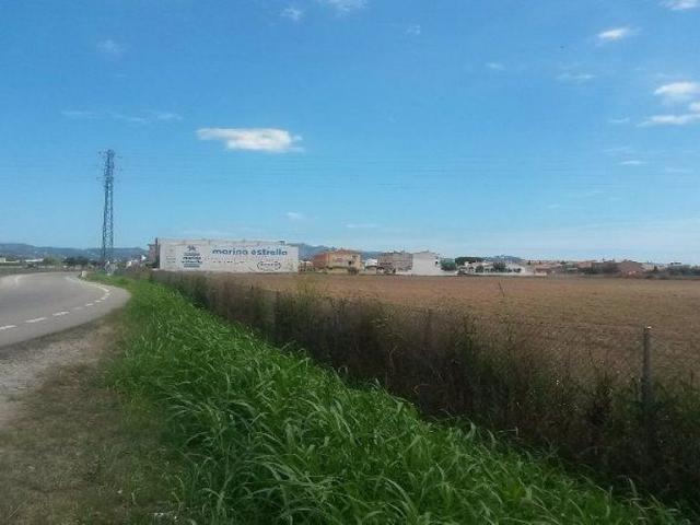 Terreno en venta en calle Puigmal, Castelló d´Empúries, de 42.020 m² por 689.000