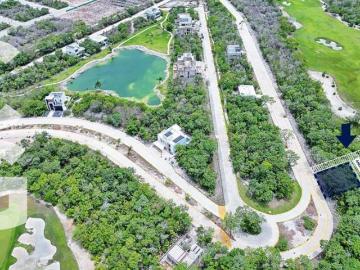 Terreno en Venta en Cancún en Country Club Frente al Campo de Golf