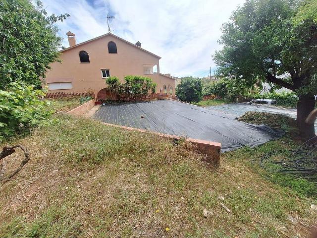 Terreno en venta en Castellar del Vallès, de 379 m² por 98.000