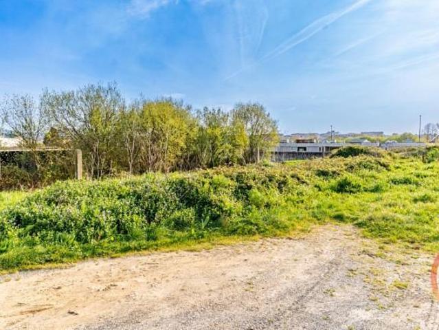 Terreno en venta en Carballo, Zona IES Parga Pondal