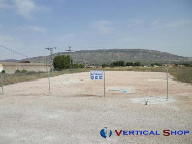 Terreno en venta en Caudete, Avenida de Valencia