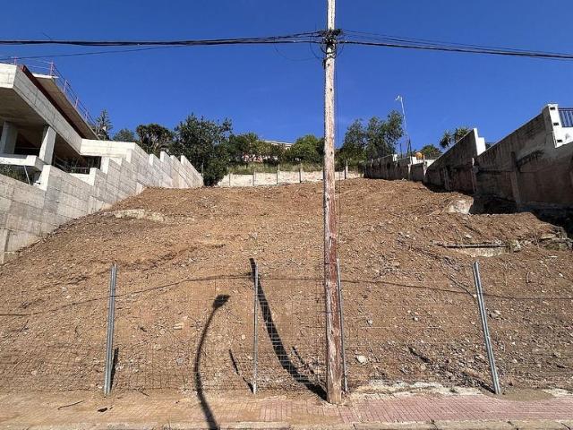 Terreno en venta en Esplugues de Llobregat, de 592 m² por 725.000
