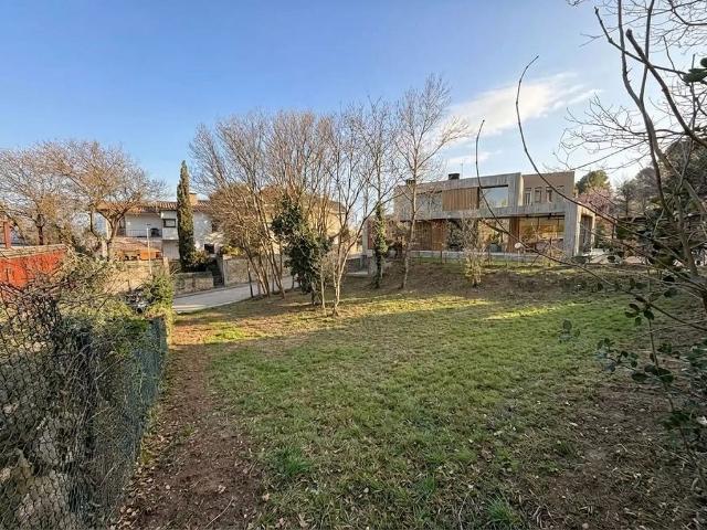 Terreno en venta en Girona, de 529 m² por 320.000