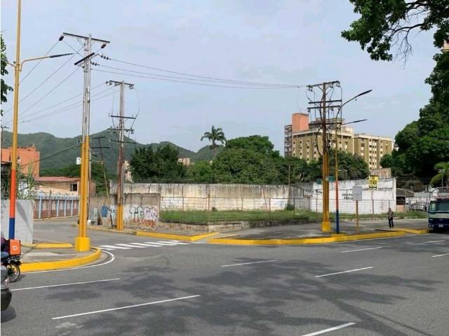 Terreno en venta en la Avenida Bolívar Norte Valencia IG 10209862
