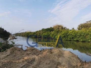 TERRENO EN VENTA EN LA PLAYA FRENTE AL ESTERO