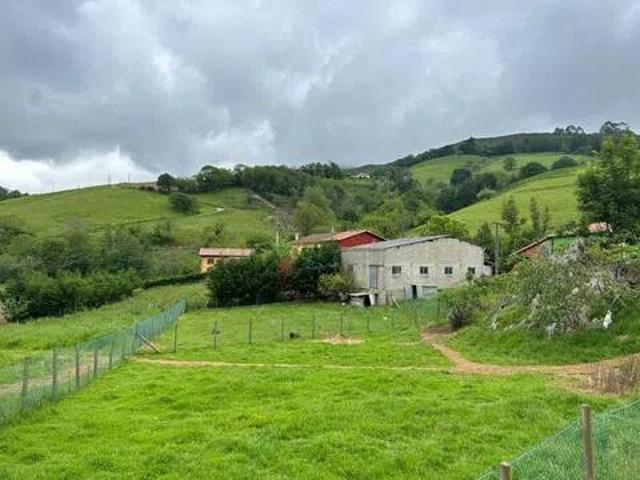 Terreno en Venta en Parres