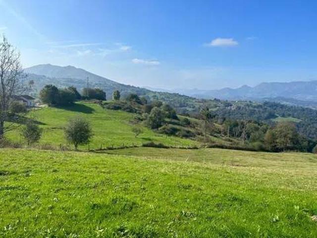Terreno en Venta en Parres