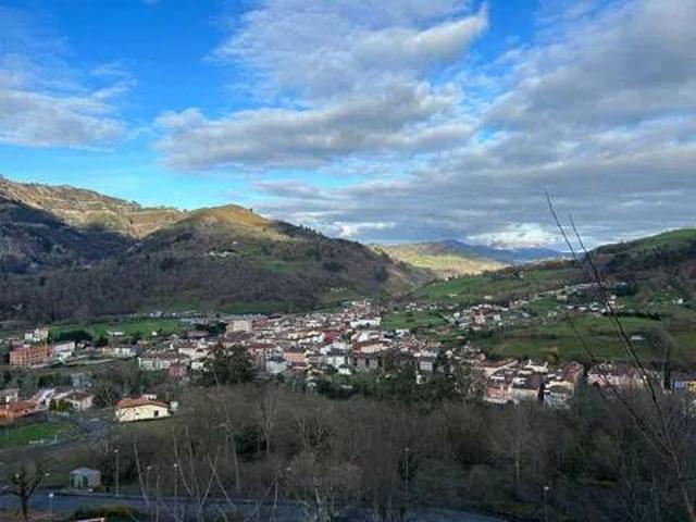Terreno en Venta en Parres