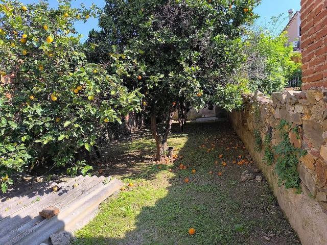 Terreno en venta en Pineda de Mar, de 180 m² por 80.000