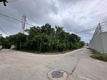 Terreno en Venta en Playa del Carmen a una cuadra de la carretera, Playa del Carmen
