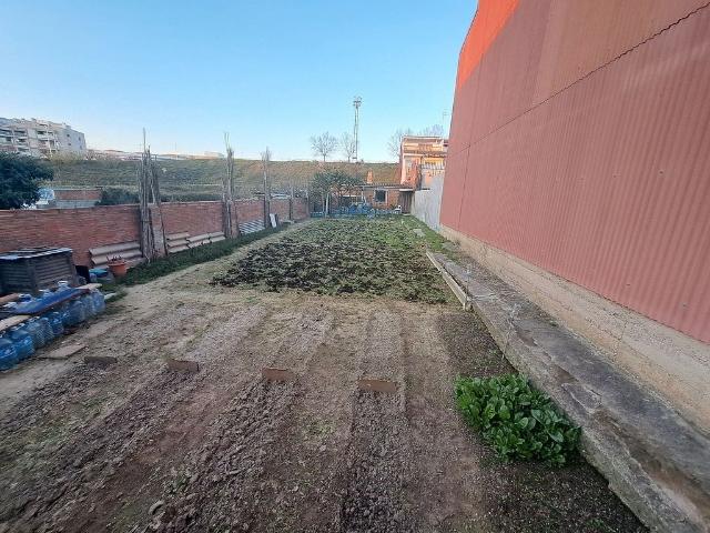 Terreno en venta en Rubí, de 231 m² por 200.000