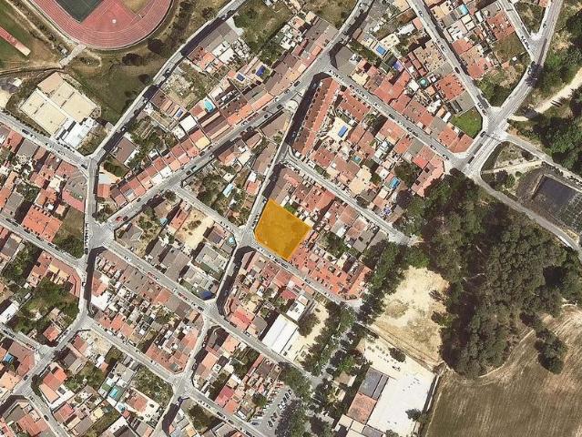 Terreno en venta en Rubí, de 888 m² por 405.000