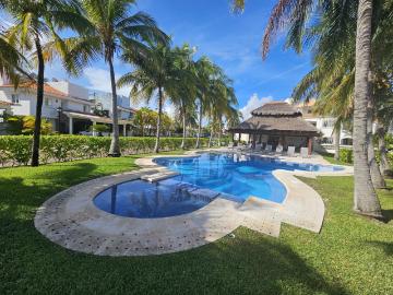 Terreno en Venta en Residencial Isla Dorada de 684 mts
