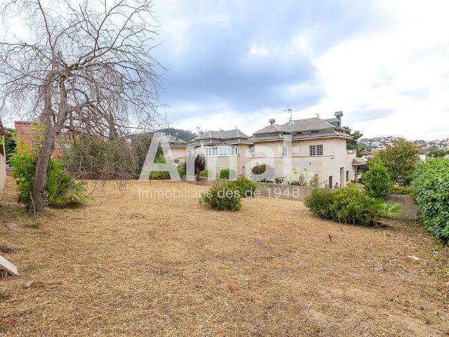 Terreno en venta en Sant Just Desvern, de 500 m² por 750.000