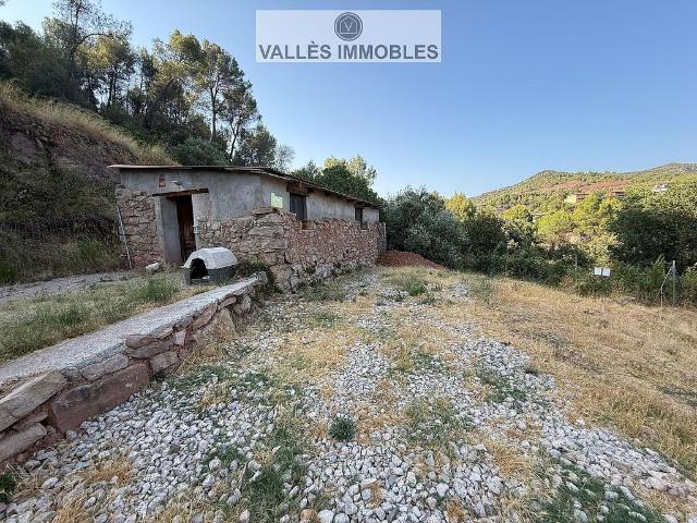 Terreno en venta en Vacarisses, de 27.000 m² por 85.000