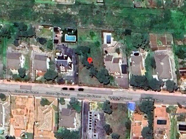 Terreno en venta en Vallirana, de 300 m² por 120.000