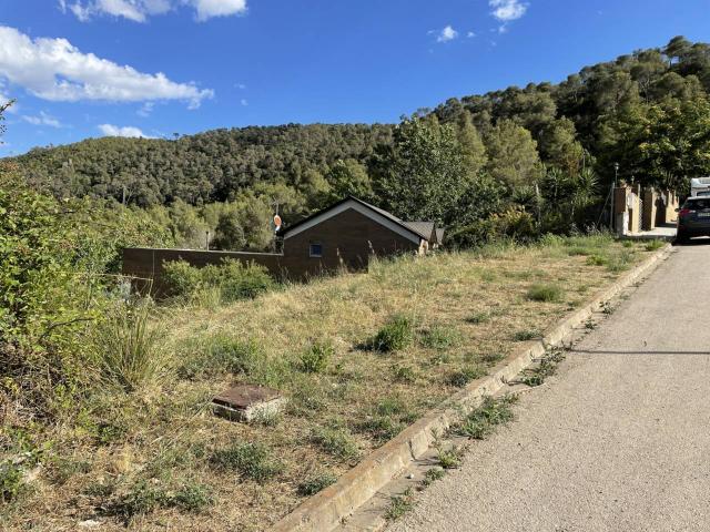 Terreno en venta en Vallirana soleado y vistas