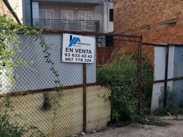 Terreno en venta en Viladecans, de 94 m² por 175.000
