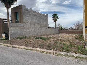 Terreno en venta en Villas del Renacimiento | Frente a área verde
