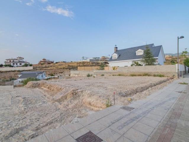 Terreno en venta en Zubia, Centro